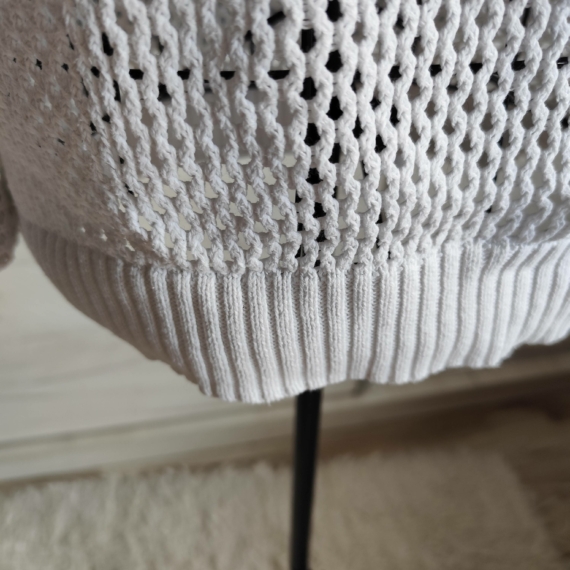 Fehér kötött pulóver