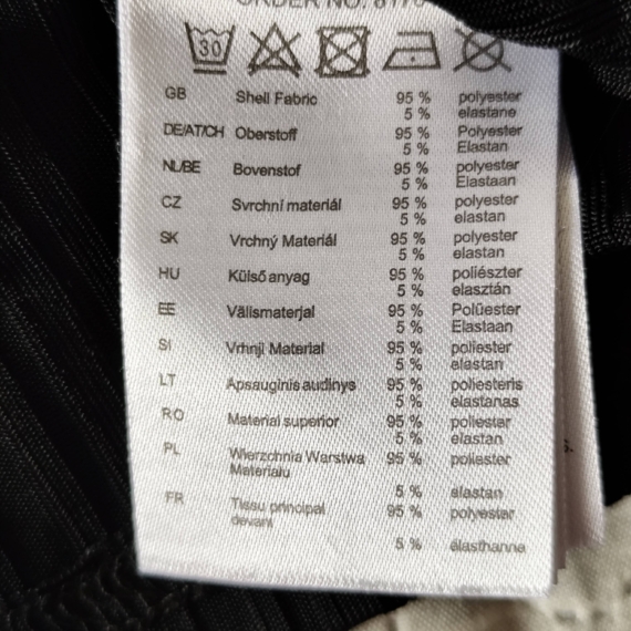 Ujjatlan fekete felső