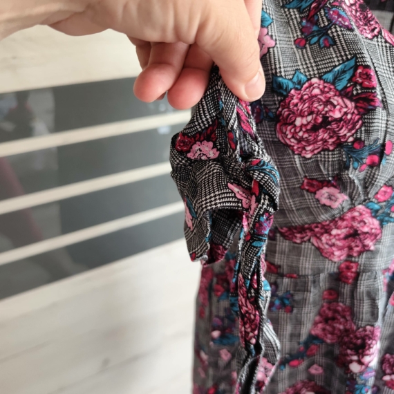 S – Több színű virágmintás ruha