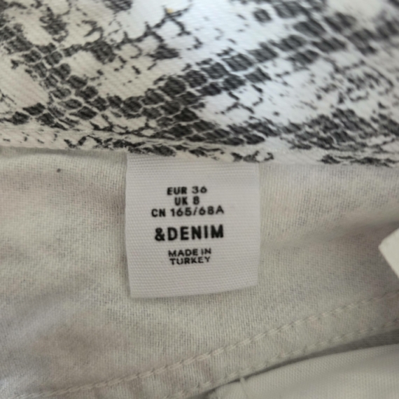 S (36) – Több színű mintás mini szoknya