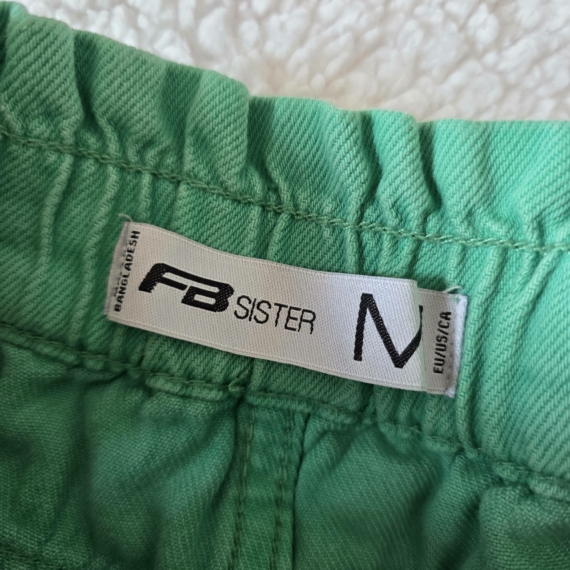 M (38) – Zöld női rövidnadrág