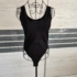 L (42) – Fekete body
