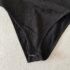 L (42) – Fekete body