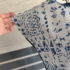 M (40) – Kék mintás rövid ujjú felső